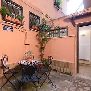 Lovely With Garden In Vatican Museums Trastevere , Rome Italy